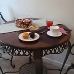 Oda ve Kahvaltı Leopoldo 3*