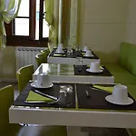Leopoldo Oda ve Kahvaltı 3*